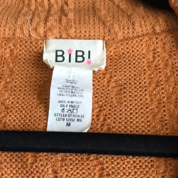 WOMEN’S Blouse - Picture 2 of 3